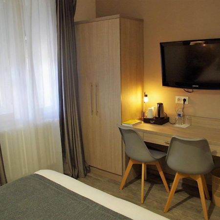 Logis Hotel Les Platanes Reyssouze Exterior foto