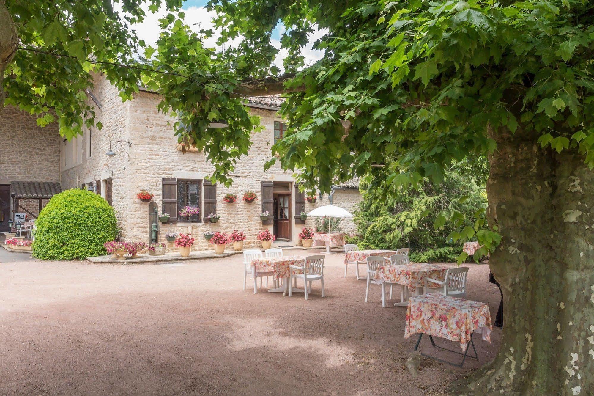 Logis Hotel Les Platanes Reyssouze Exterior foto